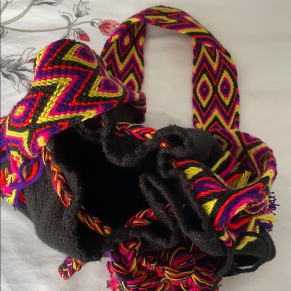 Wayuu Large Black Mochila Bag - Picture 4 of 6